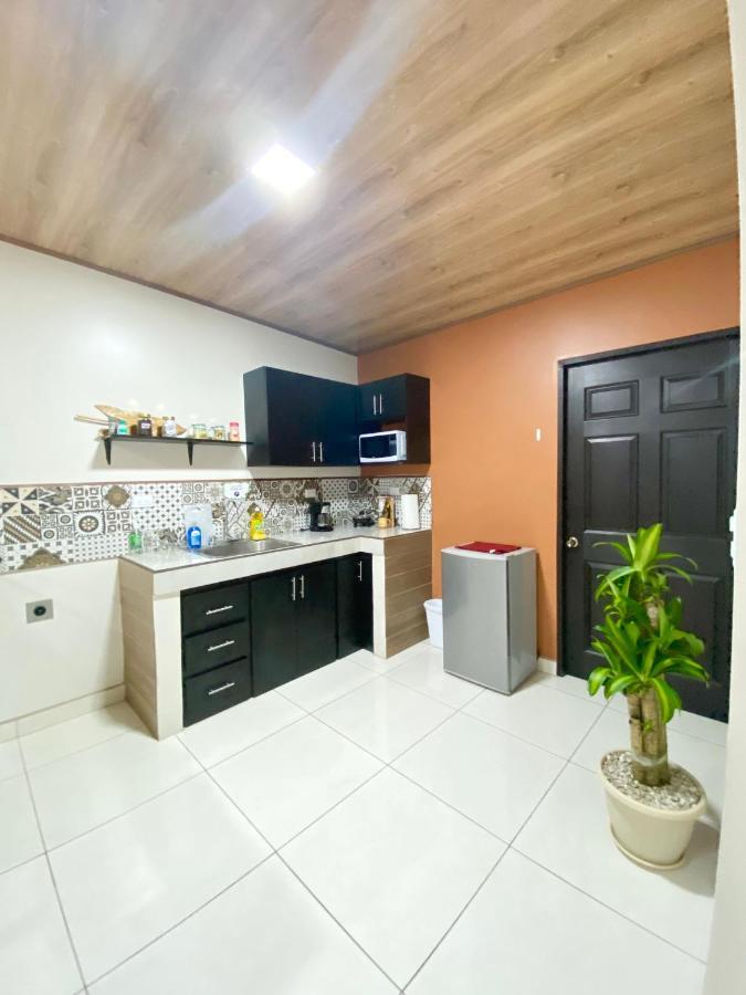 Pura Vida Apartment. 5 Min From Airport Alajuela Eksteriør bilde
